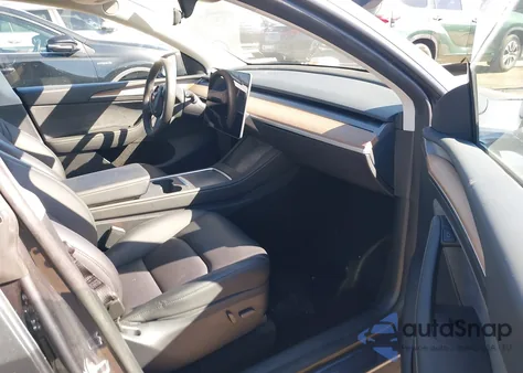 2023 Tesla Model Y Awd/Long Range Dual Motor All-Wheel Drive z USA, uszkodzony, nr VIN 7SAYGAEE8PF972307